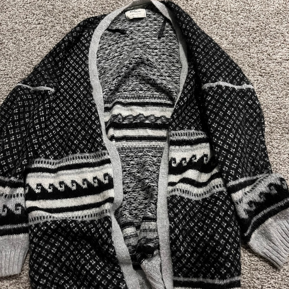 Gray pattered cardigan